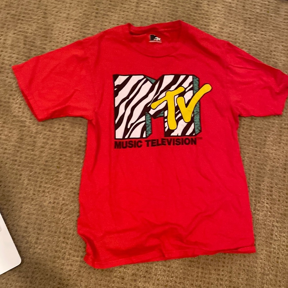 mtv red tshirt